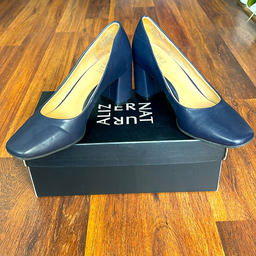 Naturalizer Warner French Navy Heels